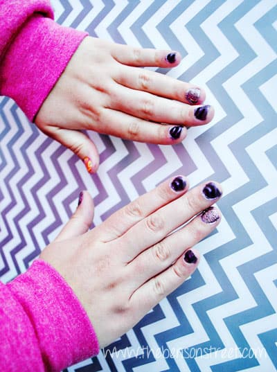 Magnetic Glitter Nails at www.thebensonstreet.com
