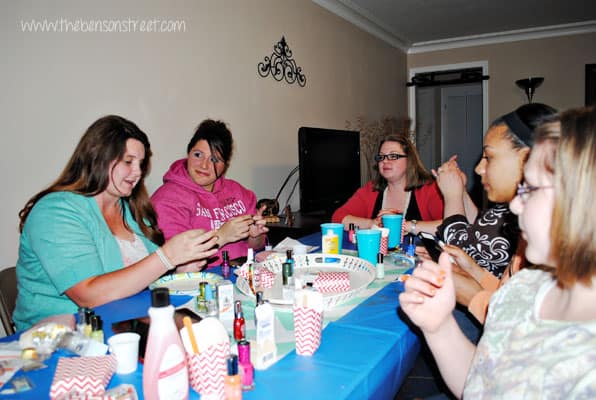 Sally Hansen Girls Night In at www.thebensonstreet.com
