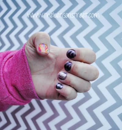 Street Style Swirl Glitter Nails at www.thebensonstreet.com