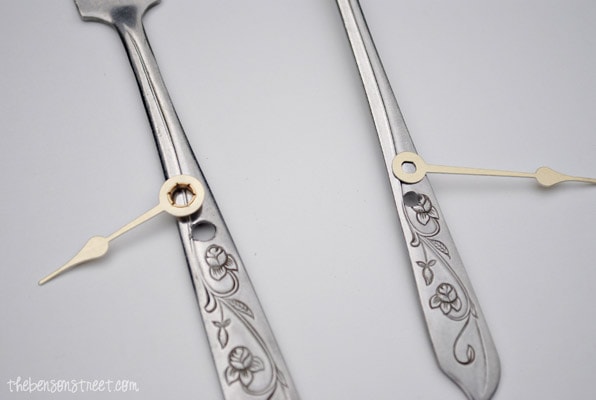 Easy DIY Kitchen Clock at www.thebensonstreet.com