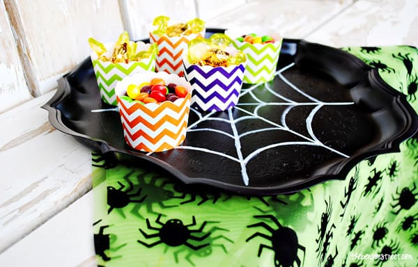 Easy and Fun Spider Web Tray at thebensonstreet.com