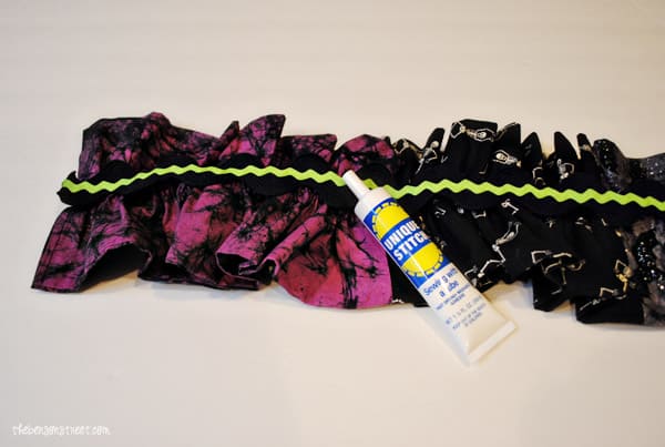 Funky Ruffle Garland at thebensonstreet.com