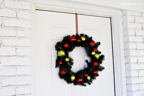 Easy DIY Candy Cane Striped Wreath Hanger at thebensonstreet.com