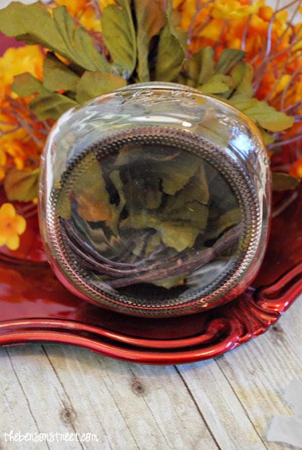 Easy Floral Centerpiece for Thanksgiving at thebensonstreet.com