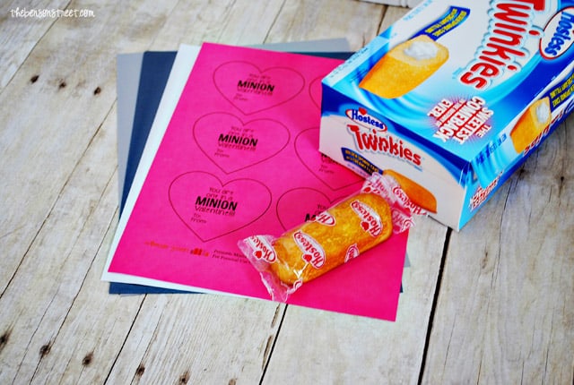 Make your own minion valentines with twinkies at thebensonstreet.com