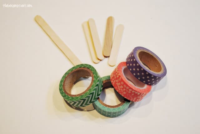 Washi Tape and Popsicle Stick Flowers Spring Craft at thebensonstreet.com