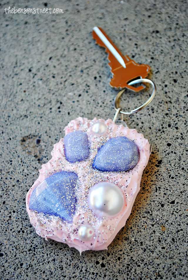 Mod Melts and Collage Clay for a Decoden Key Chain at thebensonstreet.com