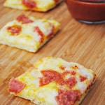 How to Host a Party plus Pepperoni Bites Recipe #SOLOcup #ad Pepperoni Bites Appetizer at thebensonstreet.com