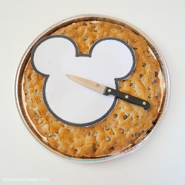 Tutorial for making a giant Mickey cookie at thebensonstreet.com