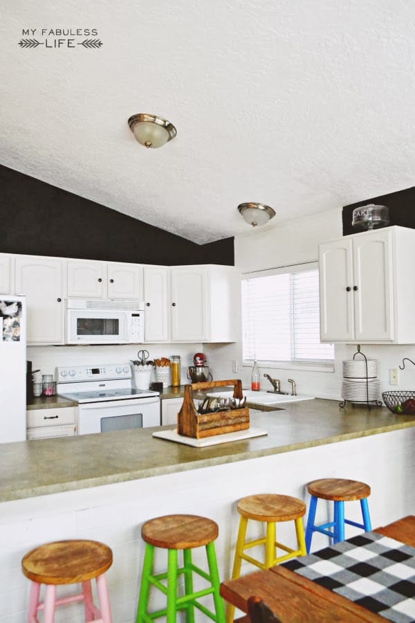 black-and-white-kitchen