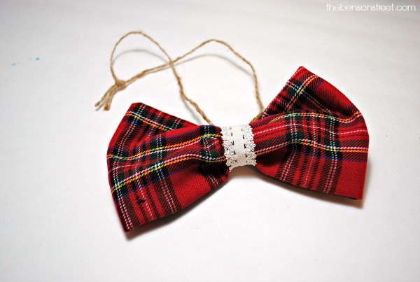 Adorable Plaid Ornament Tutorial at thebensonstreet.com