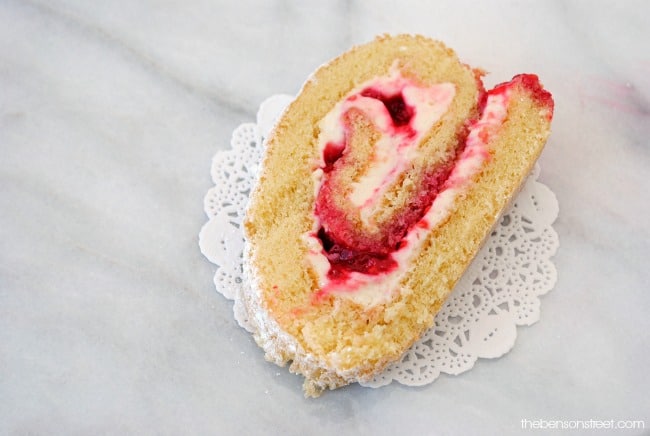 Perfect Vanilla Swiss Roll Recipe - The Flavor Bender