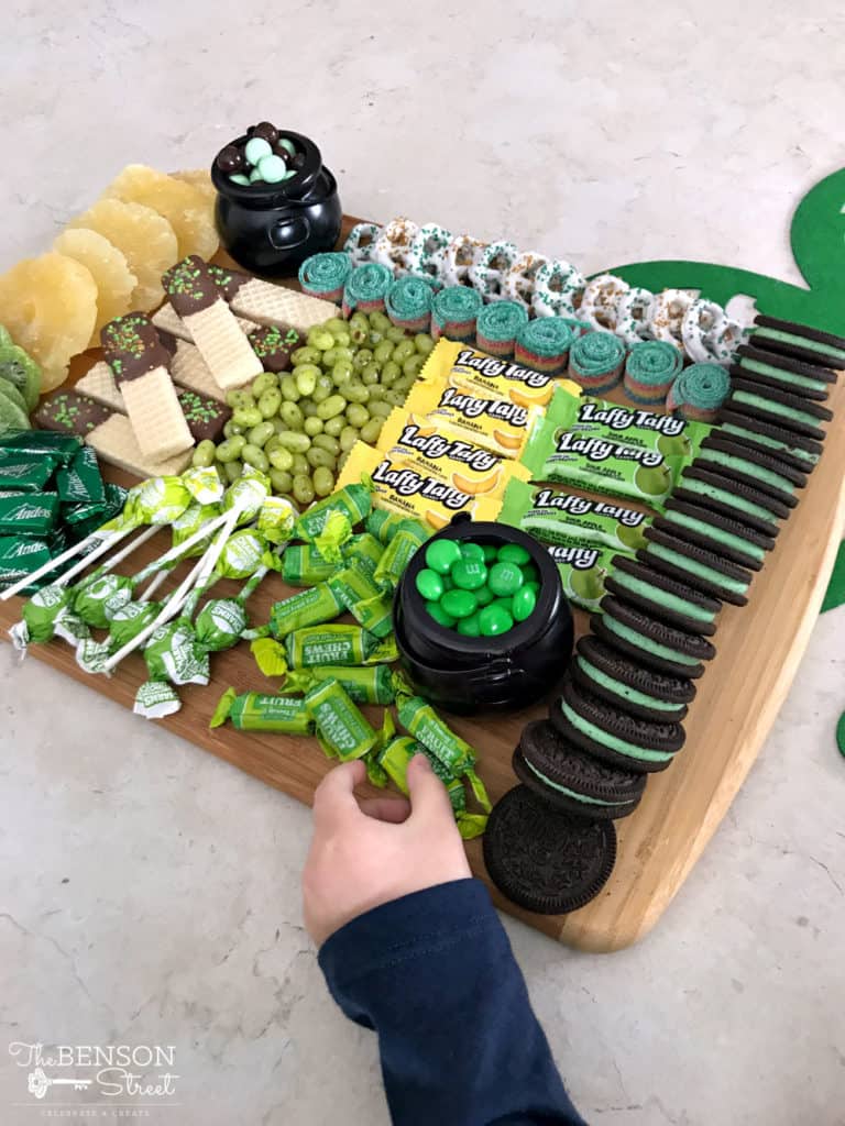 A simple but fun way to celebrate on March 17th. A St. Patrick's Day Dessert Board complete with how to and ideas of what to include featured on thebensonstreet.com