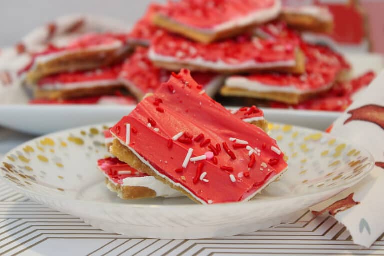 Easy Valentine Saltine Cracker Bark: Crack Candy Recipe