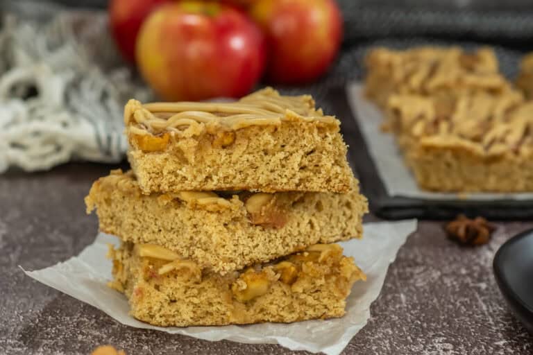 How to Make Delicious Apple Blondies: A Sweet and Spiced Fall Treat