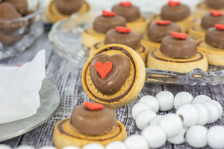 Quick and pretty Valentine's Day Nutella Biscuits