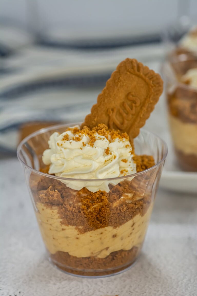 How to make a no bake cookie butter dessert cup with biscoff cookies