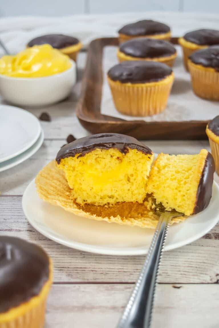 Simple and easy way to make filled pudding cupcakes with chocolate frosting