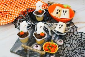 A tray of pudding cups for Halloween with a cute look