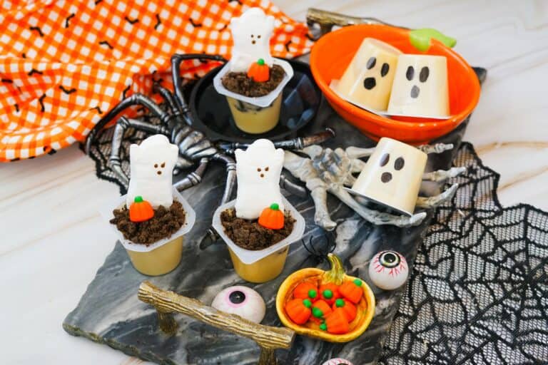 A tray of pudding cups for Halloween with a cute look
