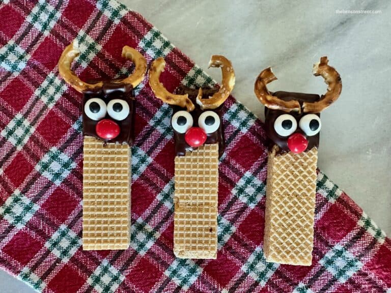 Three cookies that look like reindeer
