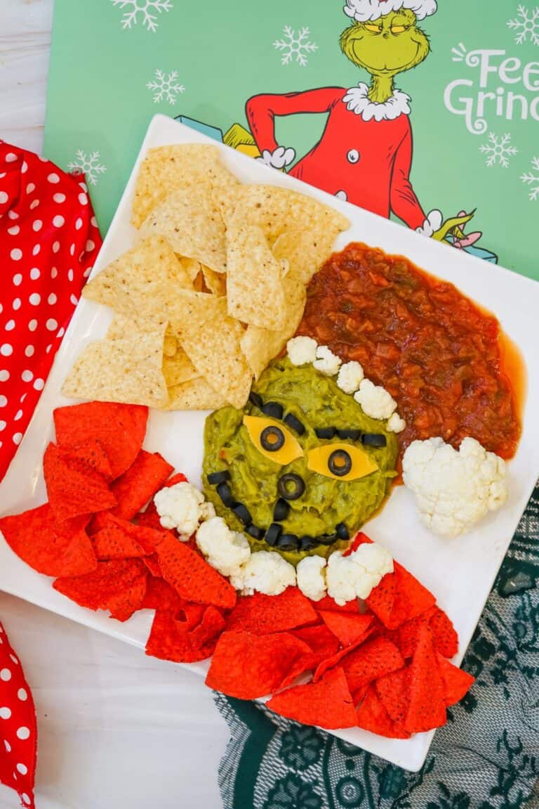 How to Assemble a Grinch Guacamole Board
