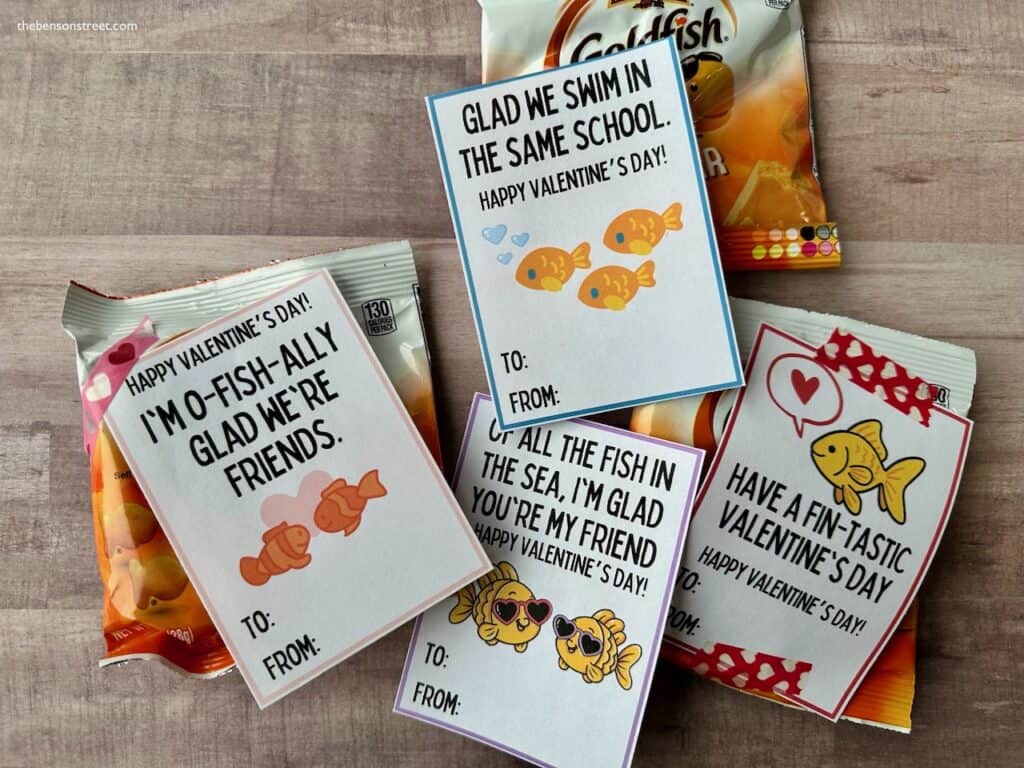 Individual bags of goldfish crackers with free printable valentine cards