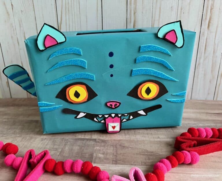 Craft your very own Valentine's Day Box to look like Derpy