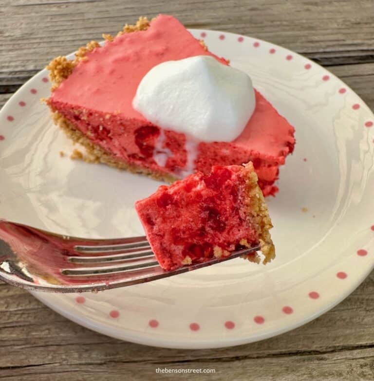 How to make a raspberry pie with graham cracker crust and jello